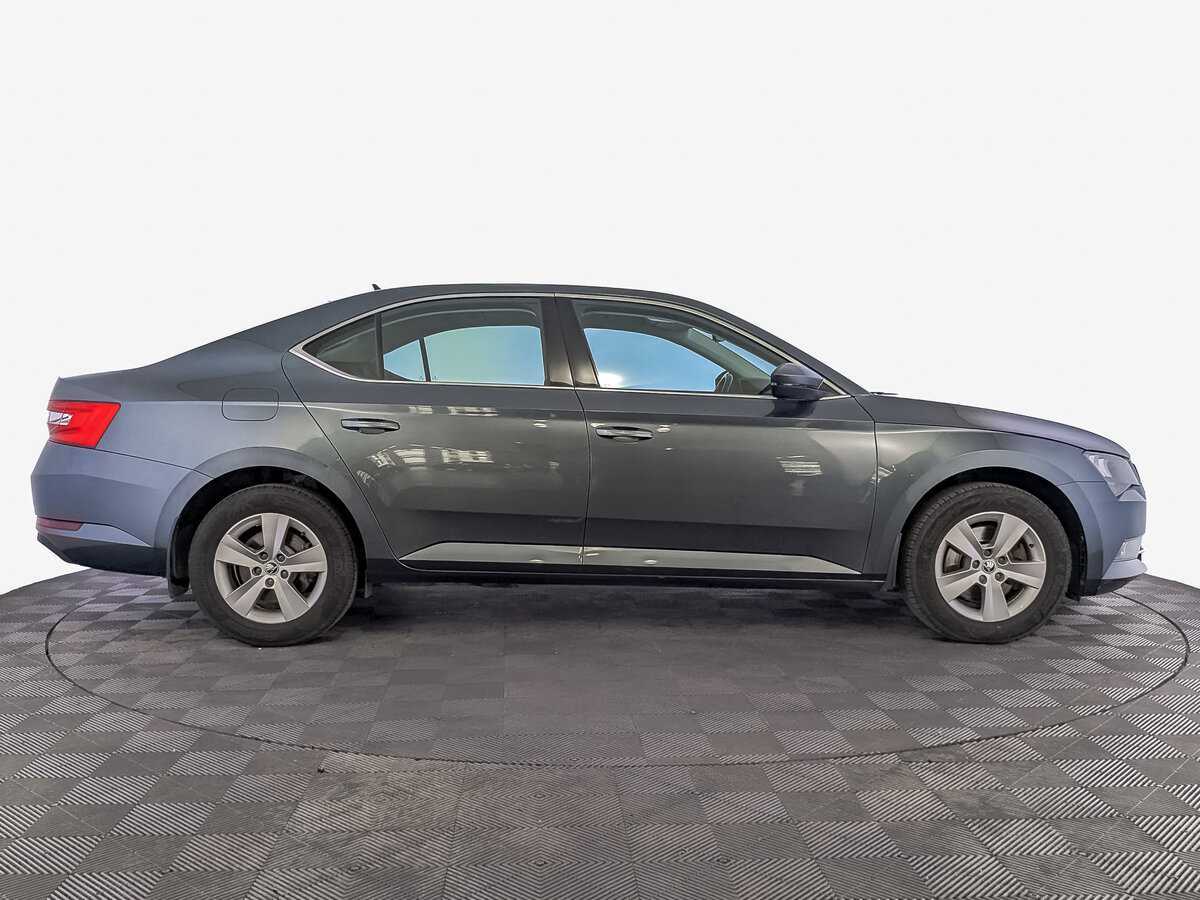 Skoda Superb 2019 года с пробегом. Фото: #3
