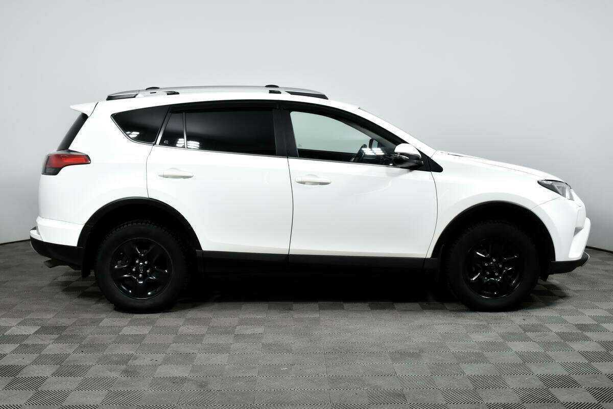 Toyota RAV4 2018 года с пробегом. Фото: #3
