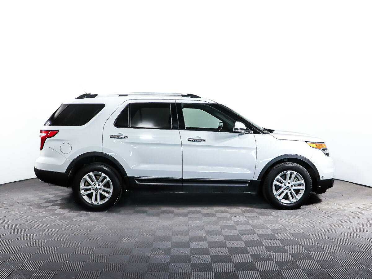 Ford Explorer 2013 года с пробегом. Фото: #3