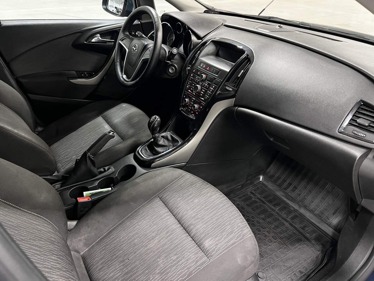 Opel Astra 2013 года с пробегом. Фото: #10