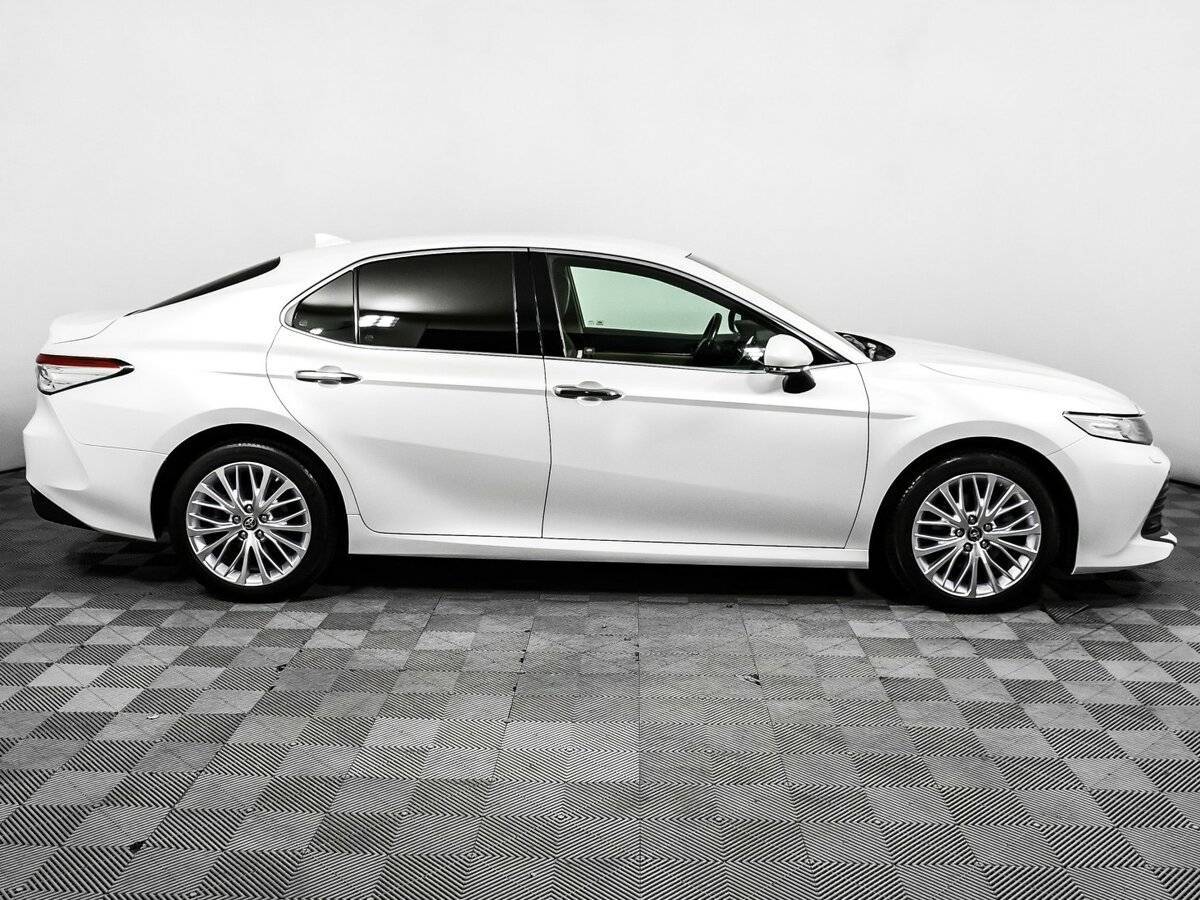 Toyota Camry 2020 года с пробегом. Фото: #3
