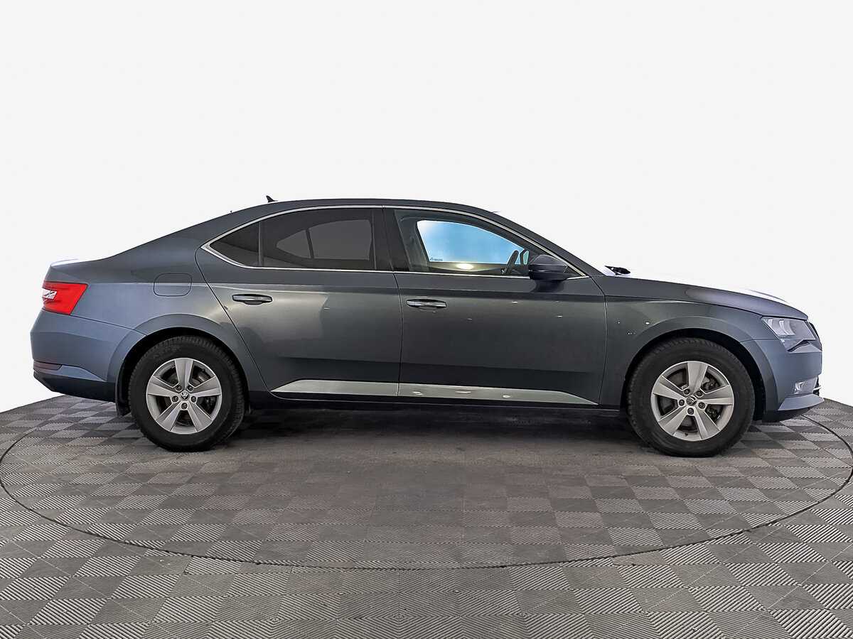 Skoda Superb 2019 года с пробегом. Фото: #3