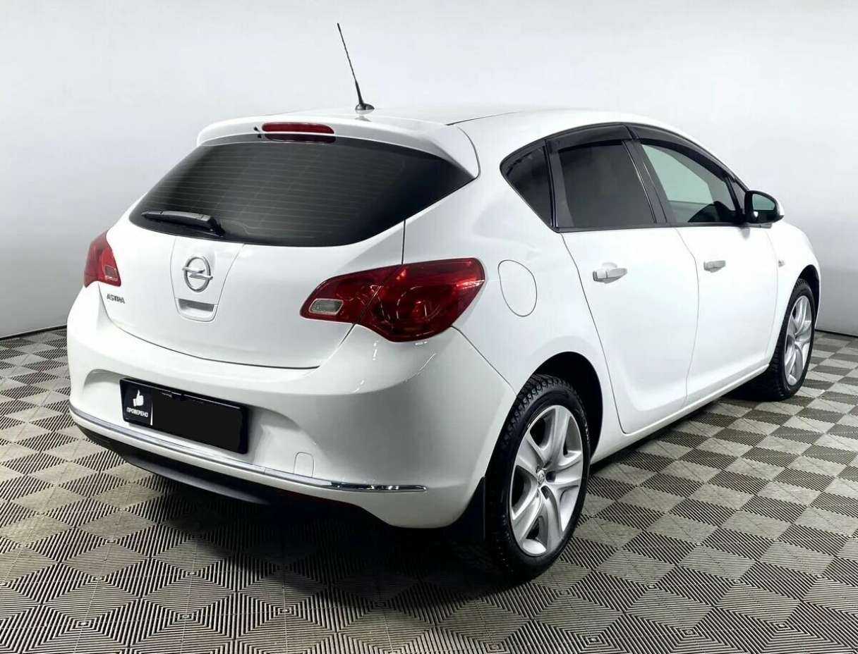 Opel Astra 2012 года с пробегом. Фото: #3