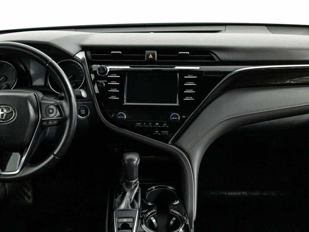 Toyota Camry 2018 года с пробегом. Фото: #13