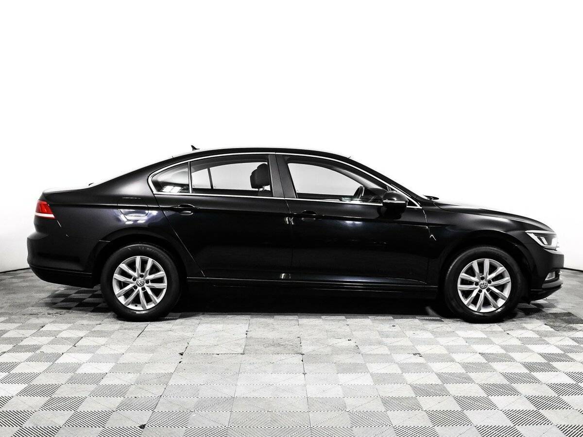 Volkswagen Passat 2018 года с пробегом. Фото: #3