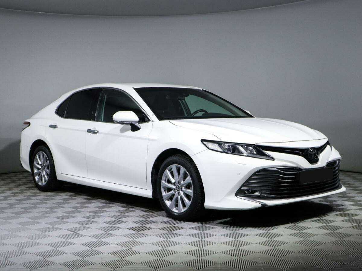 Toyota Camry 2018 года с пробегом. Фото: #2