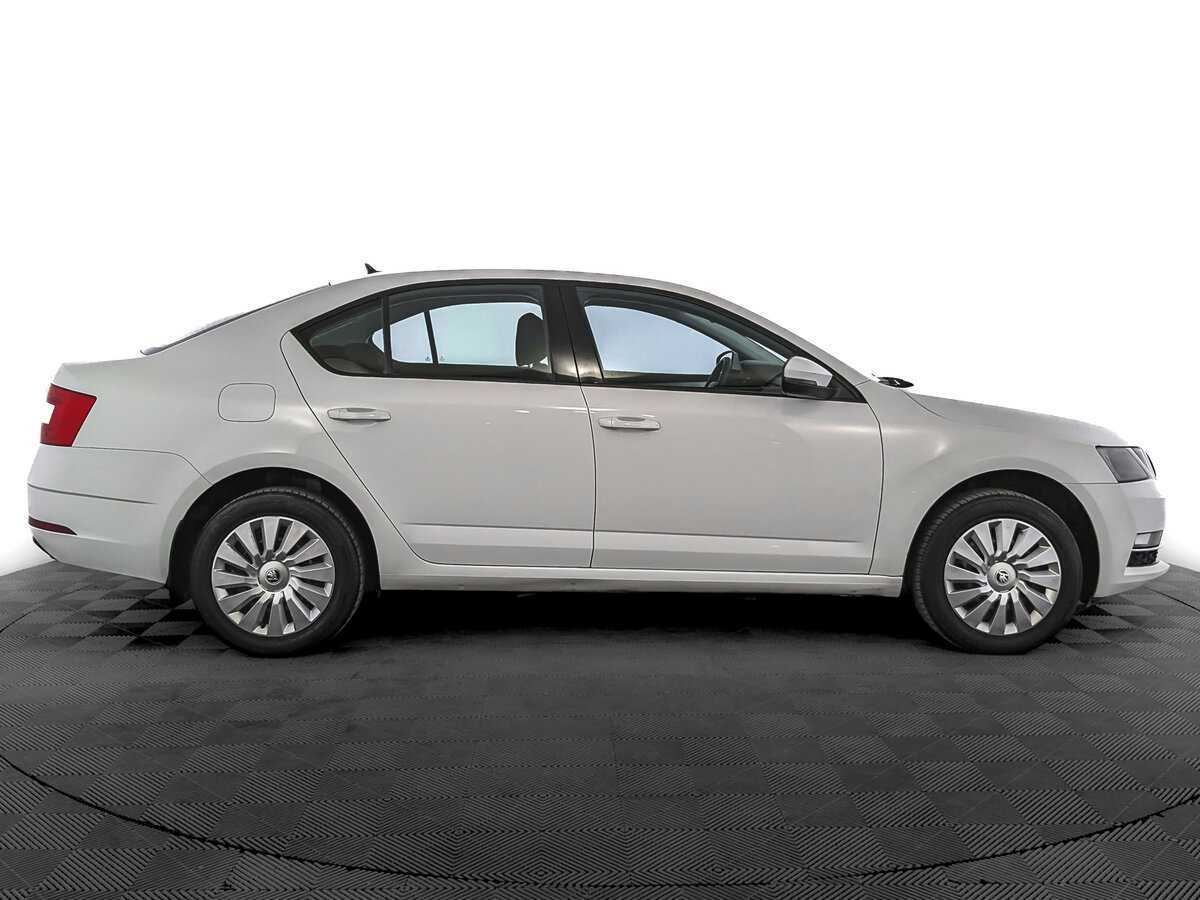 Skoda Octavia 2018 года с пробегом. Фото: #3