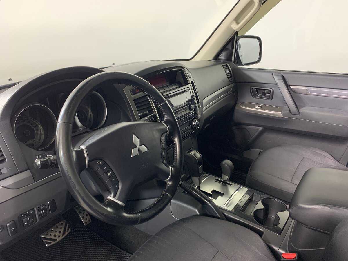 Mitsubishi Pajero 2015 года с пробегом. Фото: #11