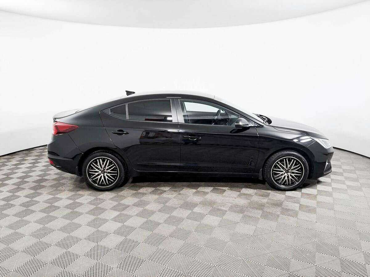 Hyundai Elantra 2019 года с пробегом. Фото: #2