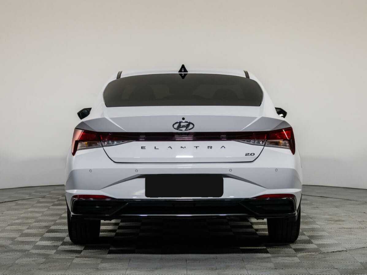 Hyundai Elantra 2021 года с пробегом. Фото: #4