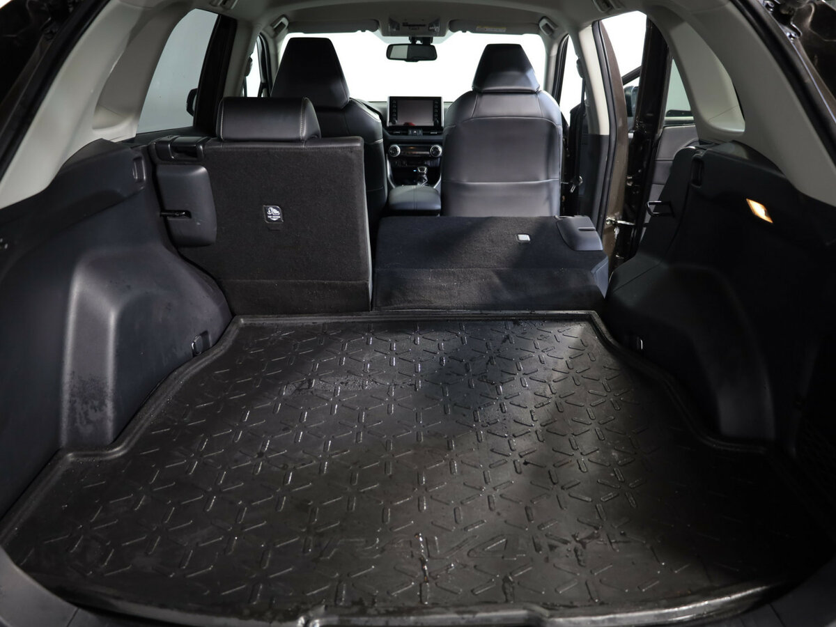 Toyota RAV4 2019 года с пробегом. Фото: #23