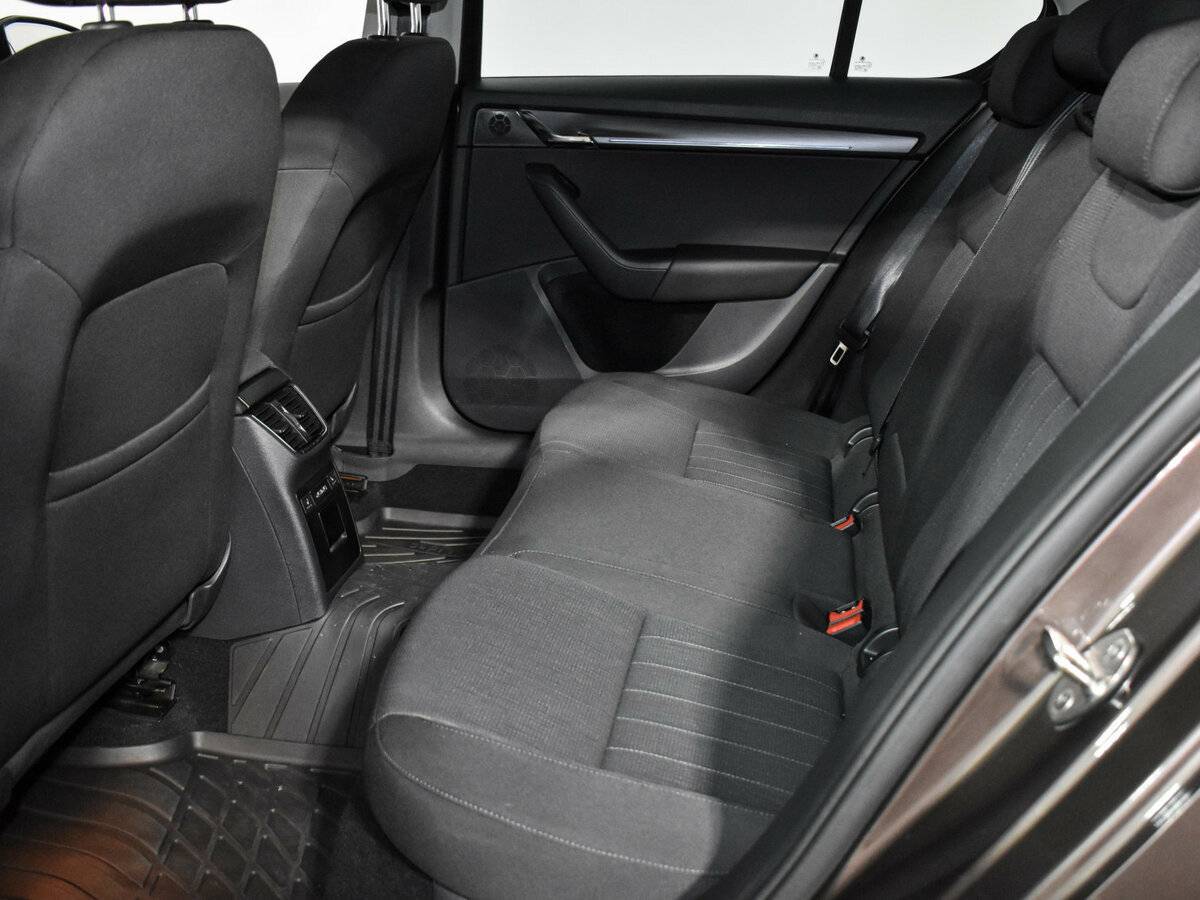 Skoda Octavia 2019 года с пробегом. Фото: #10