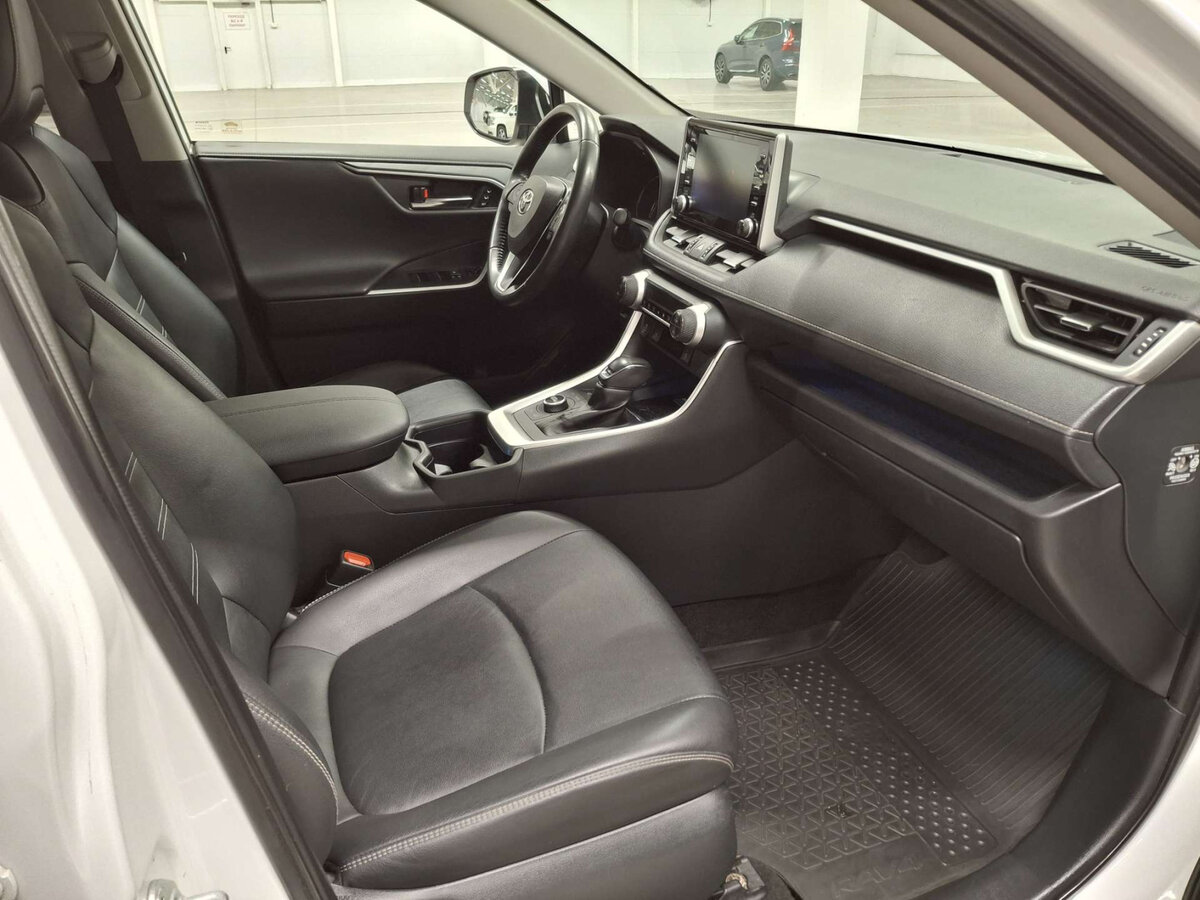 Toyota RAV4 2021 года с пробегом. Фото: #10