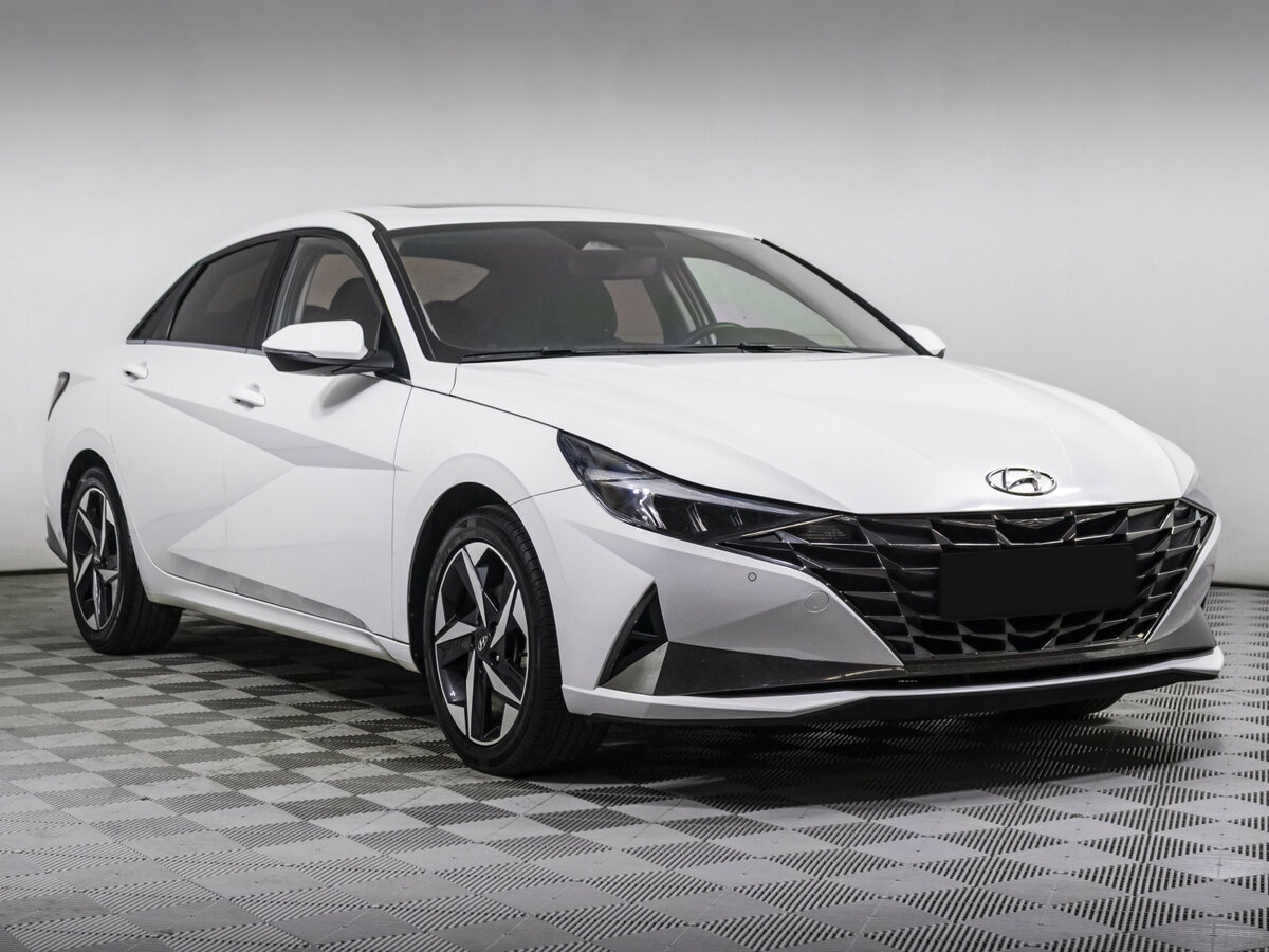 Hyundai Elantra 2021 года с пробегом. Фото: #2