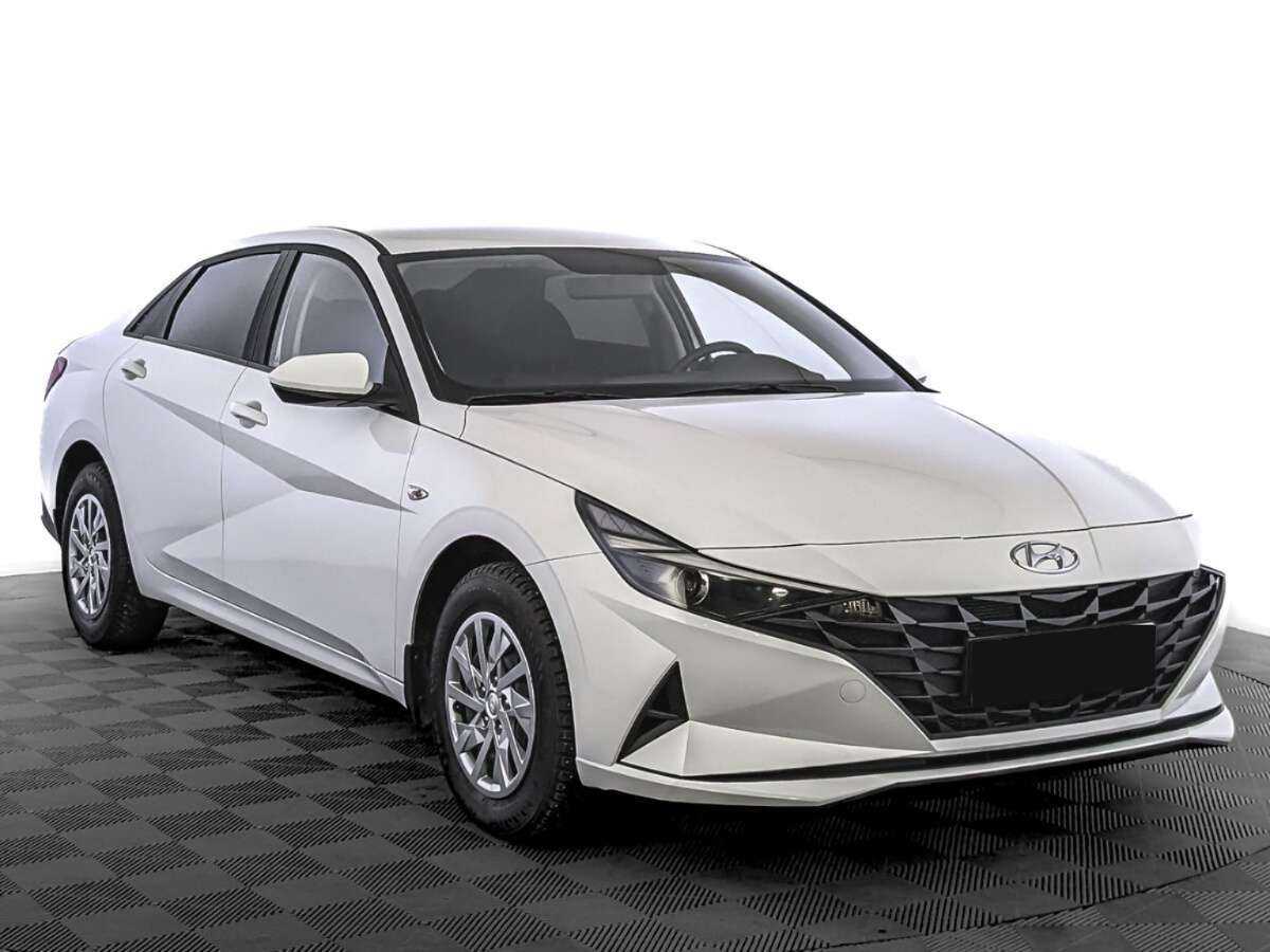 Hyundai Elantra 2022 года с пробегом. Фото: #2
