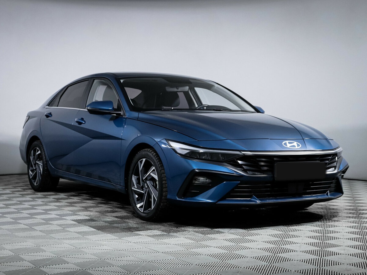 Hyundai Elantra 2023 года с пробегом. Фото: #2