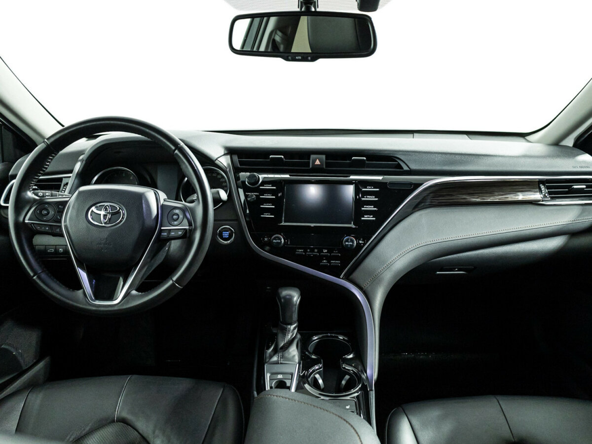 Toyota Camry 2018 года с пробегом. Фото: #12