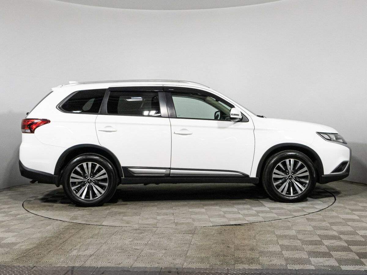 Mitsubishi Outlander 2018 года с пробегом. Фото: #3
