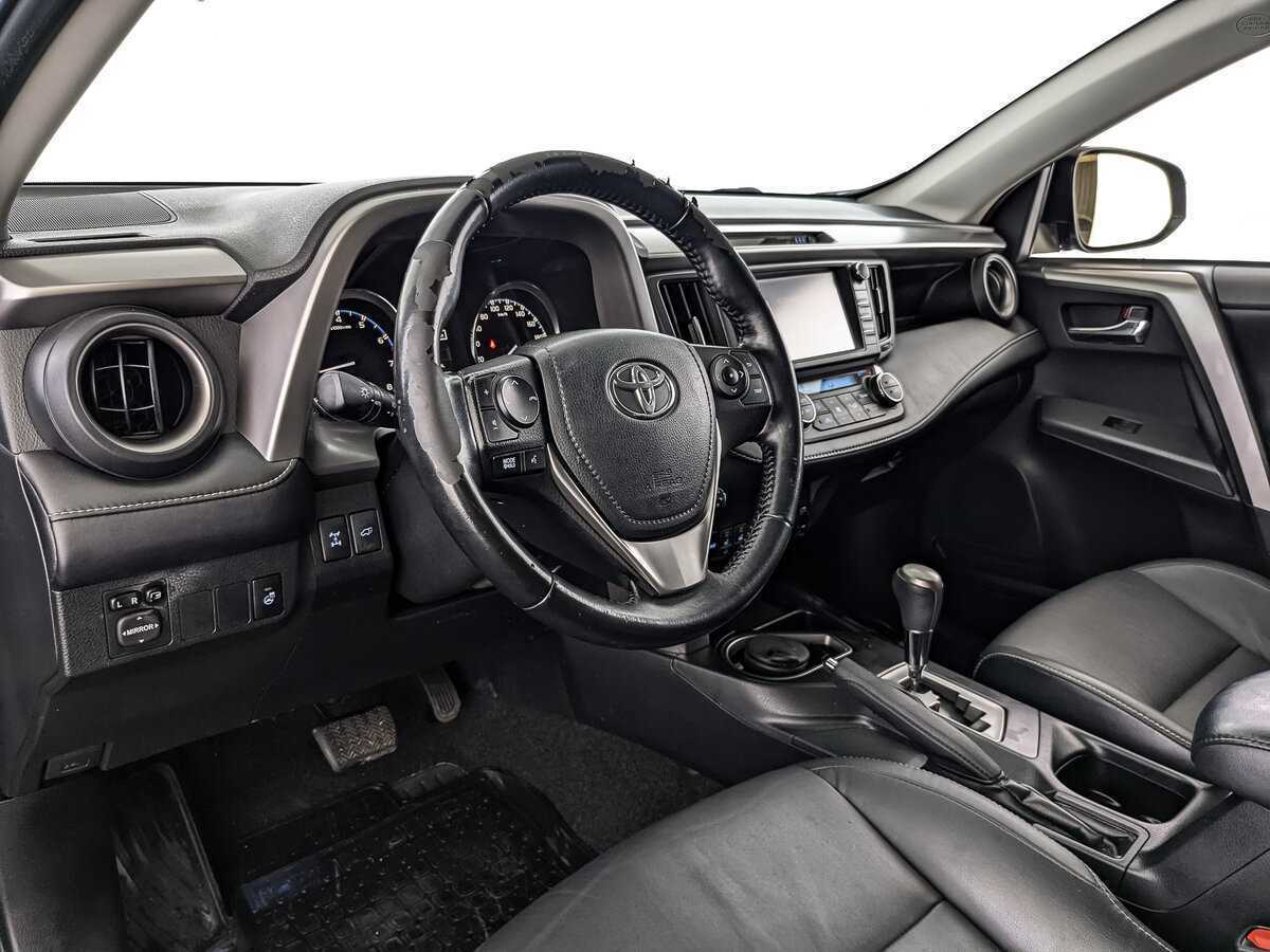 Toyota RAV4 2017 года с пробегом. Фото: #10