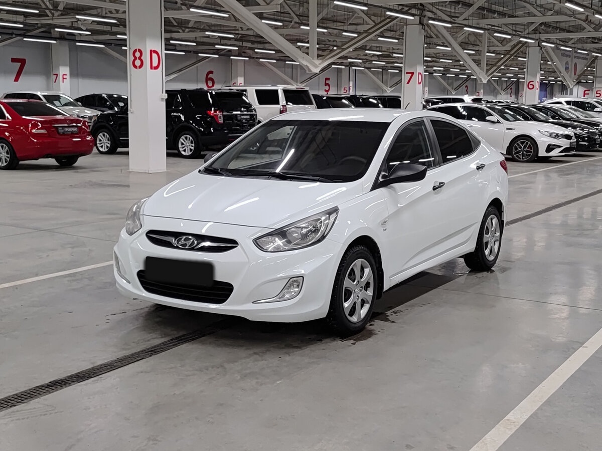 Hyundai Solaris 2013 года с пробегом. Посмотреть фото