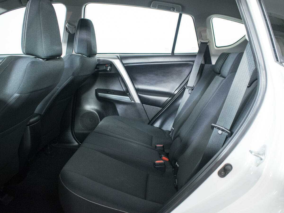 Toyota RAV4 2019 года с пробегом. Фото: #9
