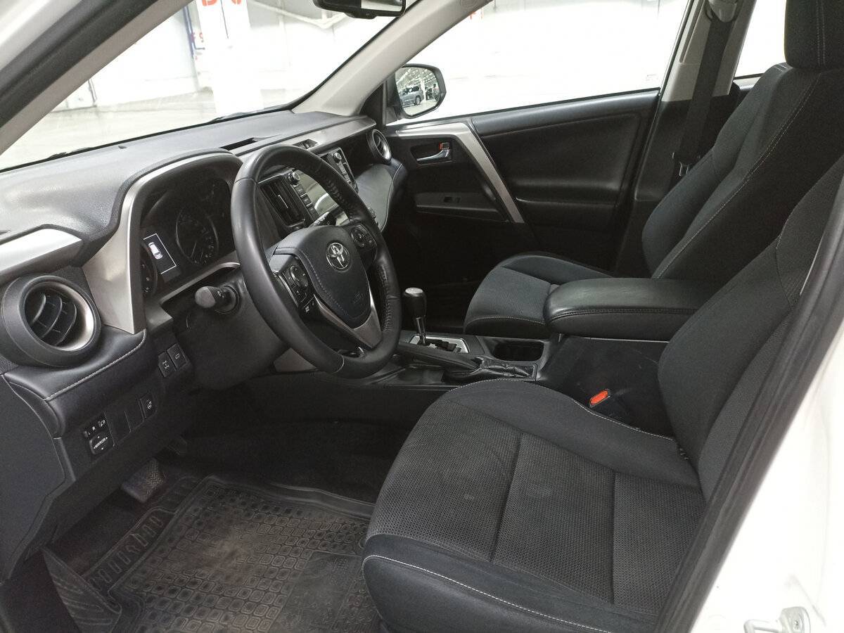 Toyota RAV4 2017 года с пробегом. Фото: #15