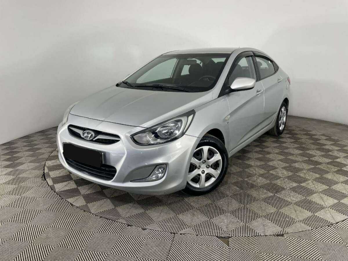 Hyundai Solaris 2012 года с пробегом. Посмотреть фото