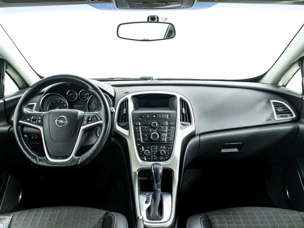 Opel Astra 2012 года с пробегом. Фото: #12