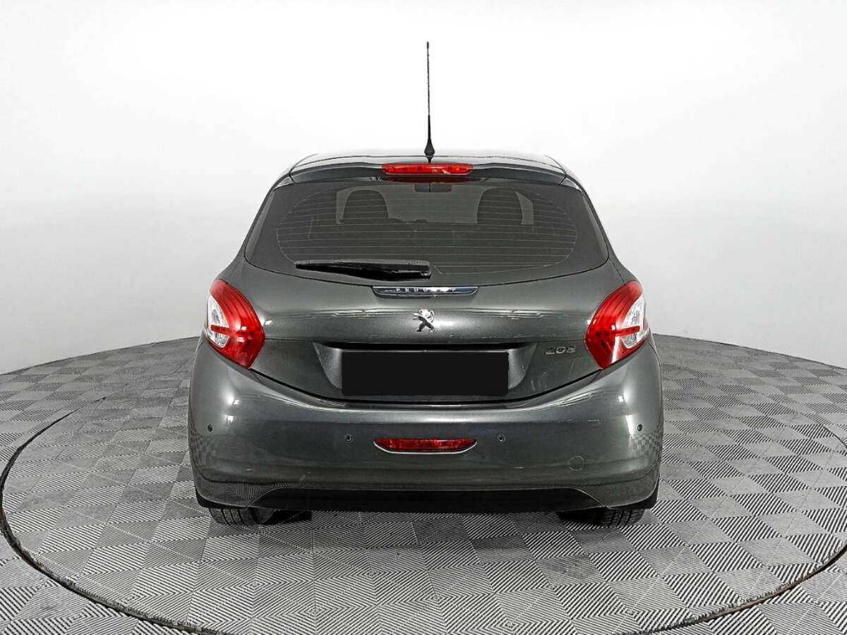Peugeot 208 2013 года с пробегом. Фото: #5