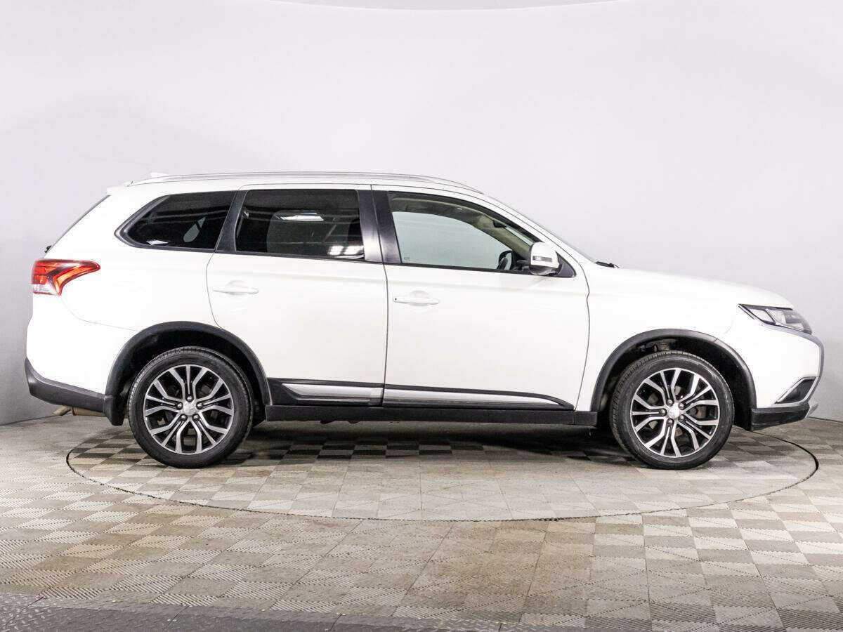 Mitsubishi Outlander 2017 года с пробегом. Фото: #3