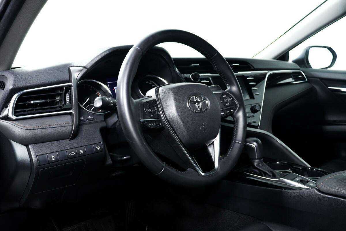 Toyota Camry 2018 года с пробегом. Фото: #12