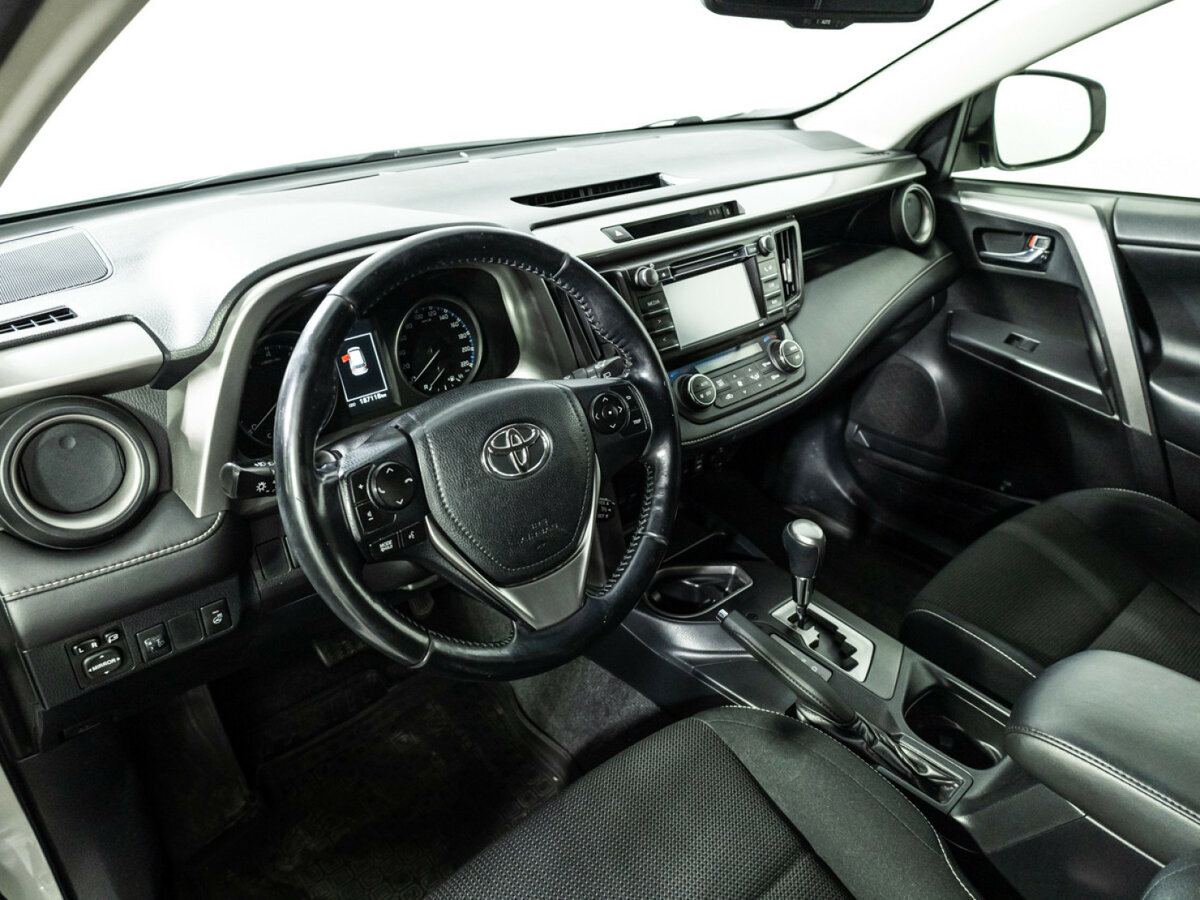 Toyota RAV4 2016 года с пробегом. Фото: #8