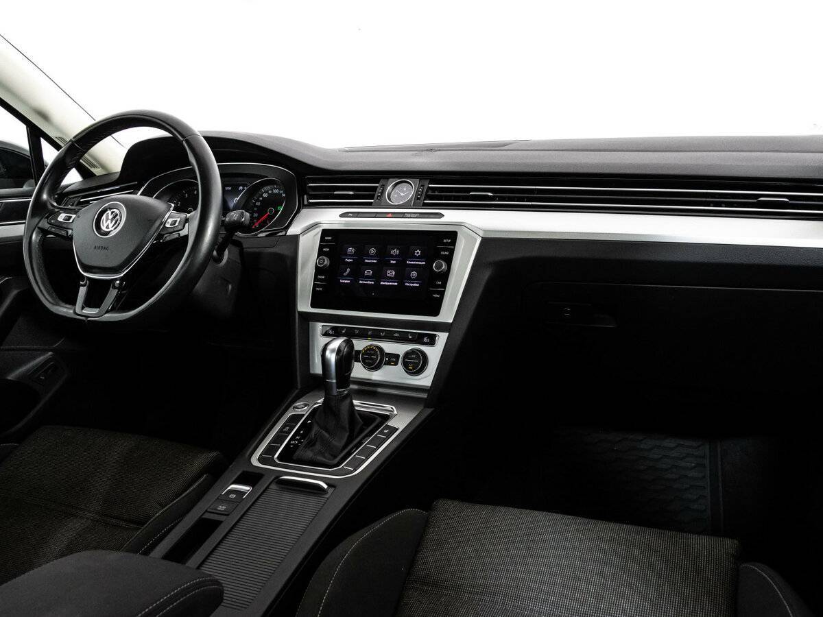 Volkswagen Passat 2018 года с пробегом. Фото: #7
