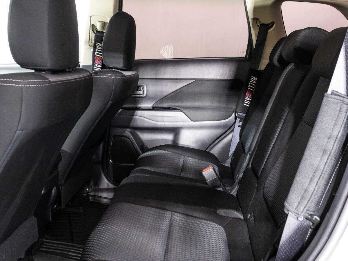 Mitsubishi Outlander 2017 года с пробегом. Фото: #9
