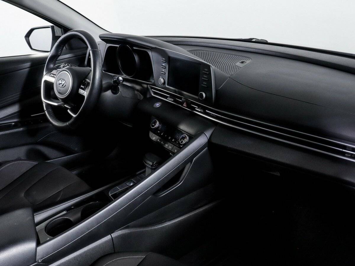 Hyundai Elantra 2021 года с пробегом. Фото: #4