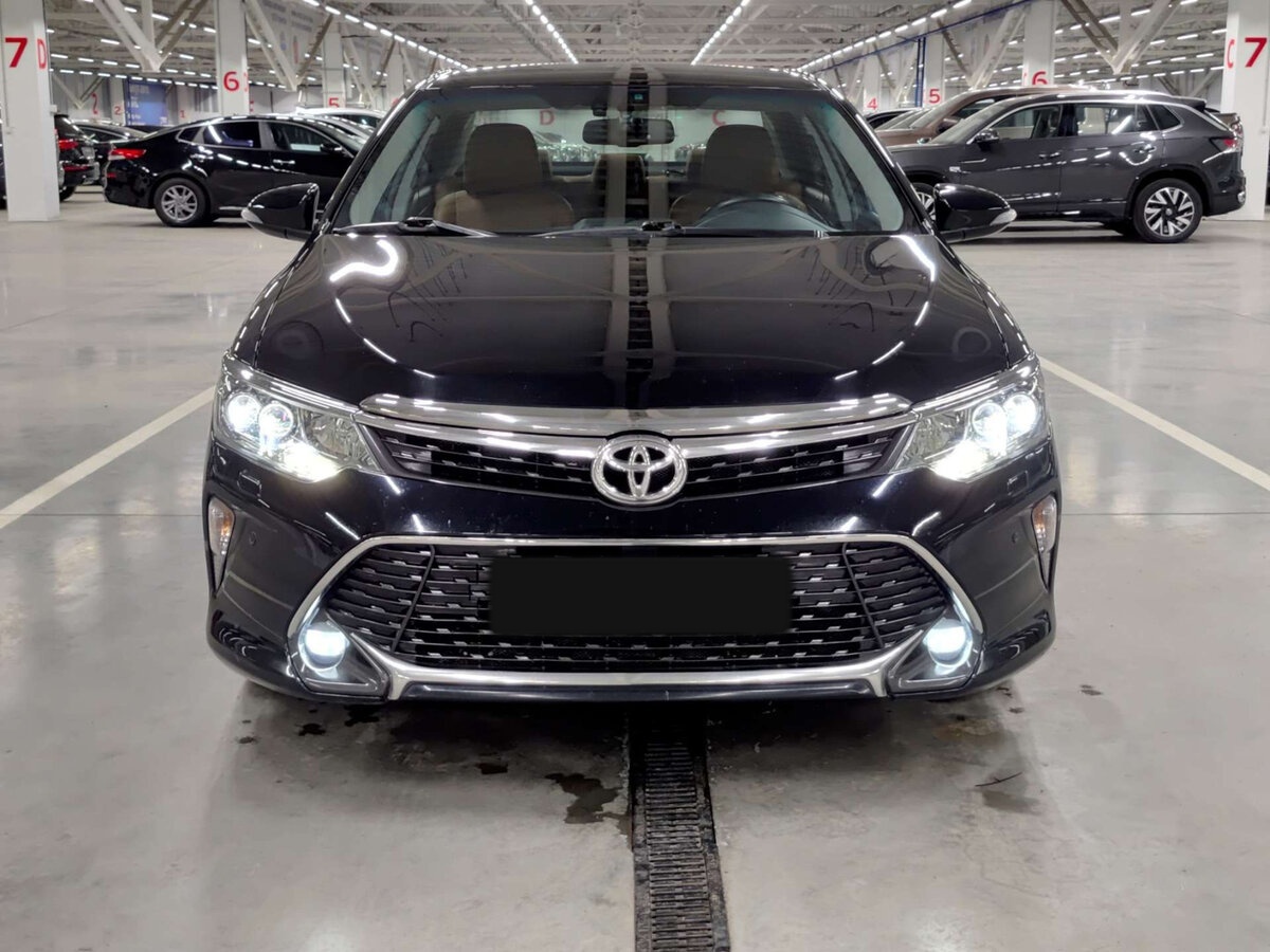 Toyota Camry 2018 года с пробегом. Фото: #1