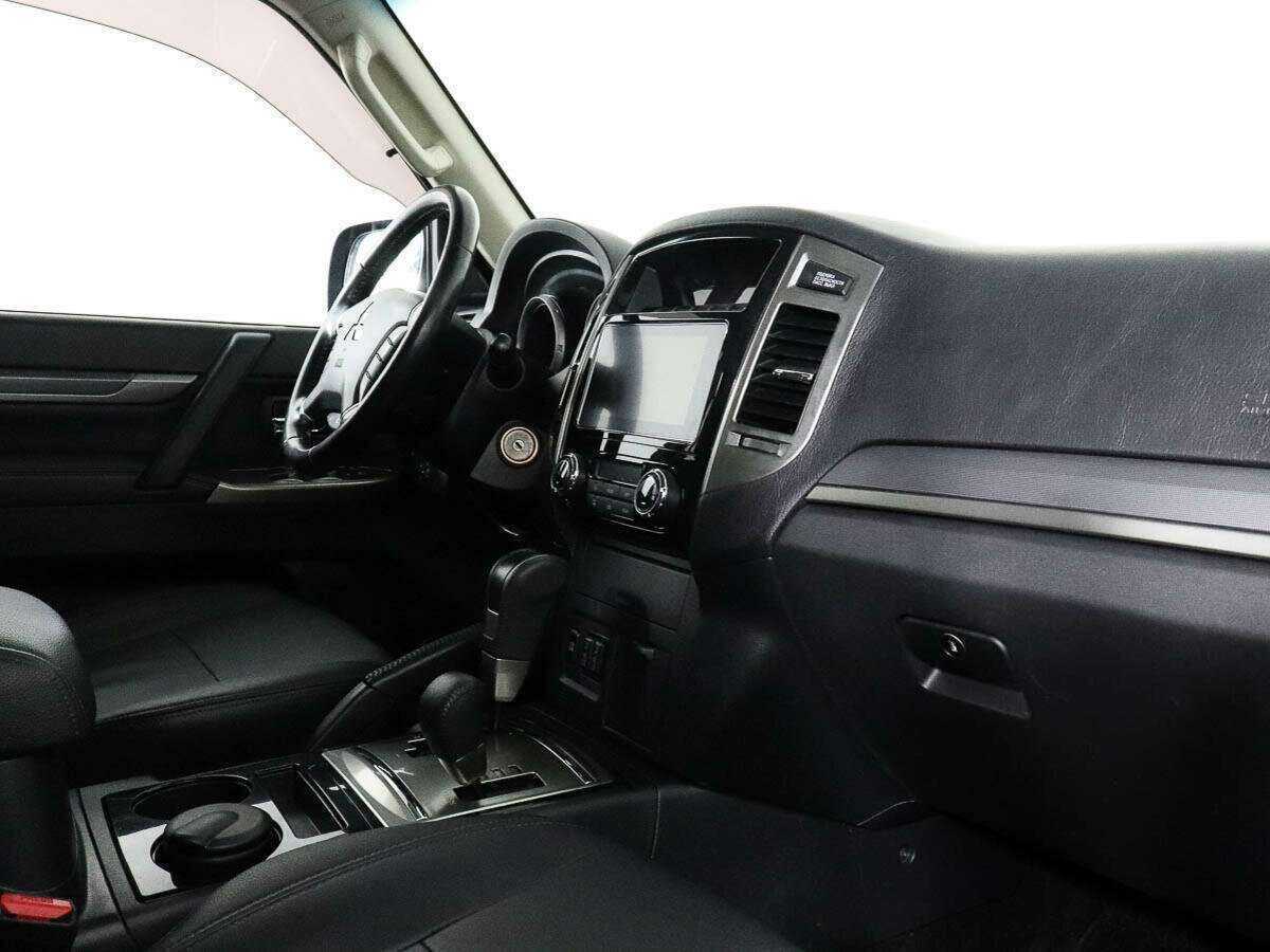 Mitsubishi Pajero 2018 года с пробегом. Фото: #4