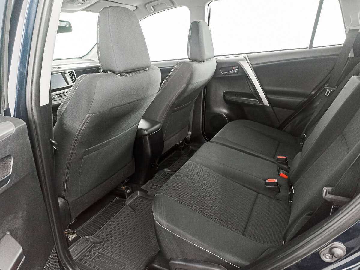 Toyota RAV4 2018 года с пробегом. Фото: #9