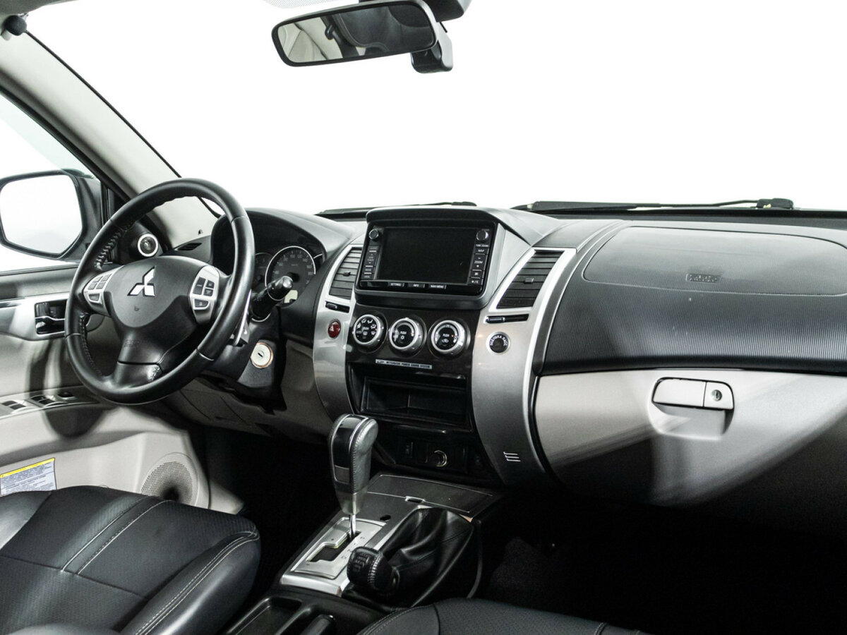 Mitsubishi Pajero Sport 2013 года с пробегом. Фото: #6