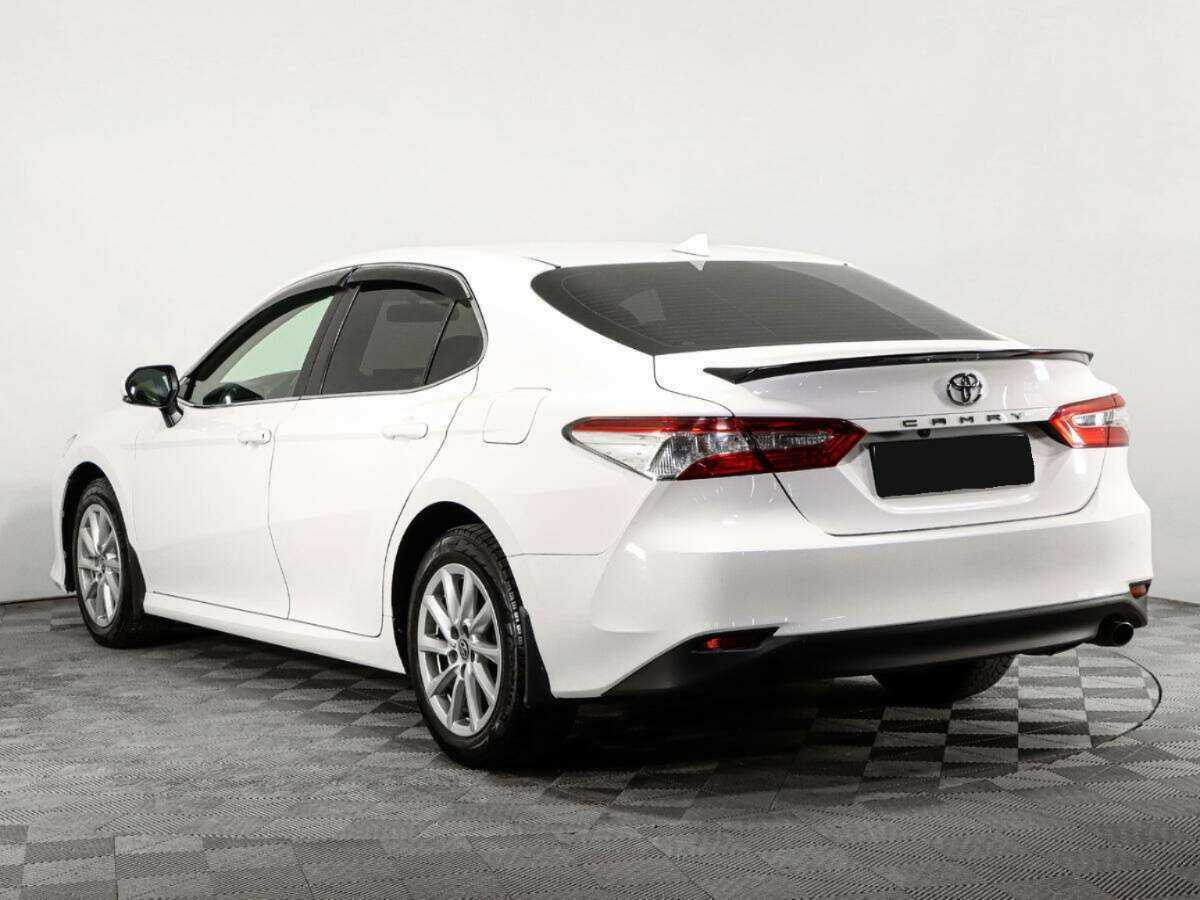 Toyota Camry 2021 года с пробегом. Фото: #5