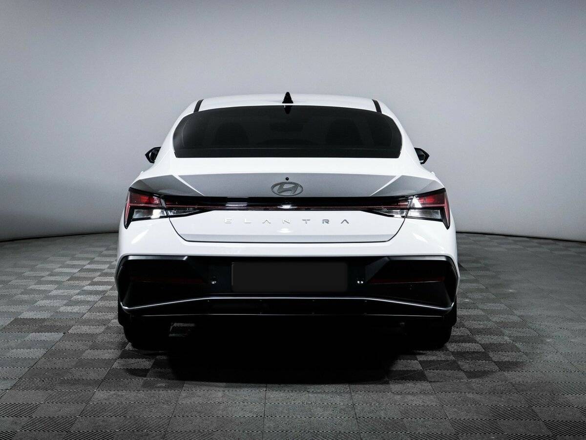 Hyundai Elantra 2024 года с пробегом. Фото: #4
