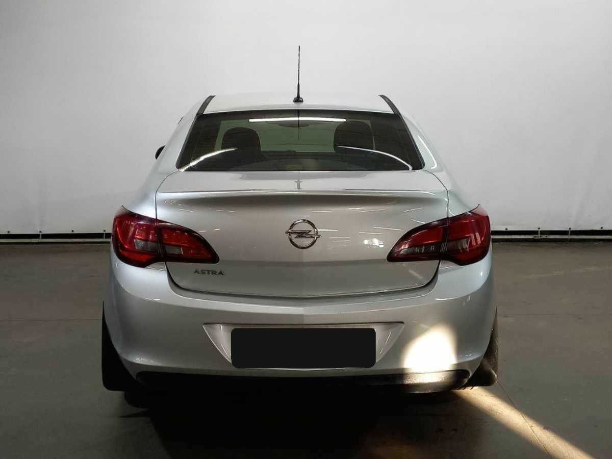 Opel Astra 2012 года с пробегом. Фото: #5