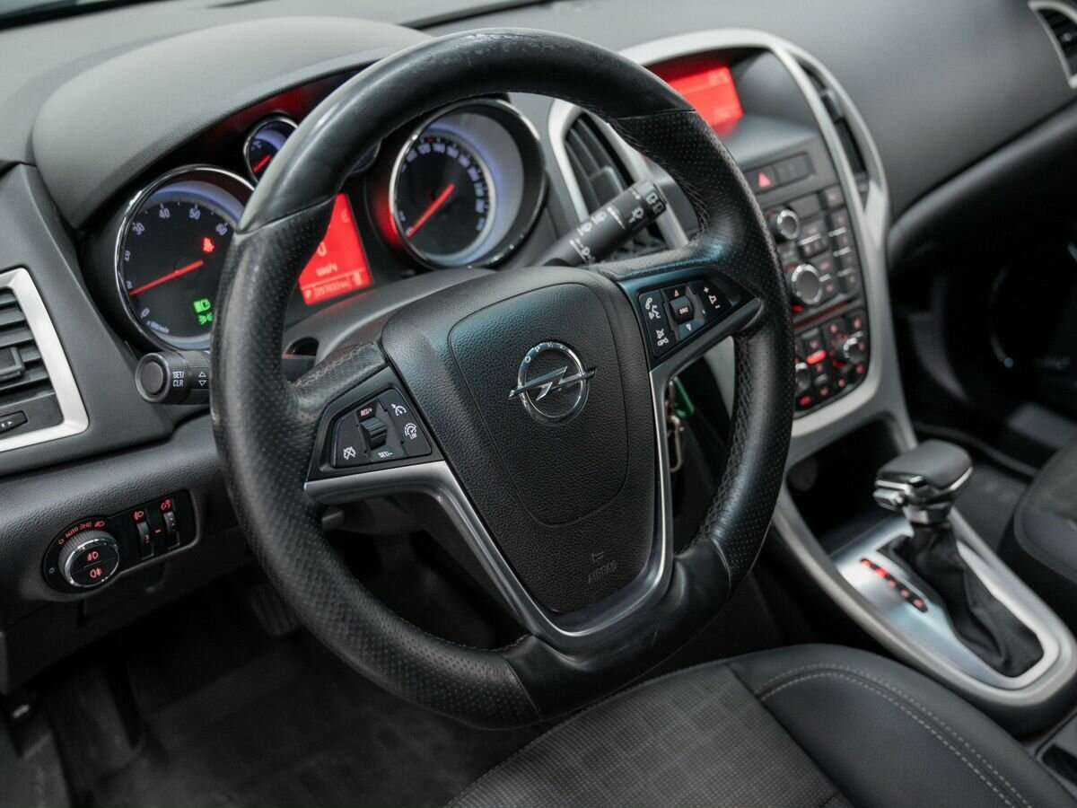 Opel Astra 2012 года с пробегом. Фото: #10