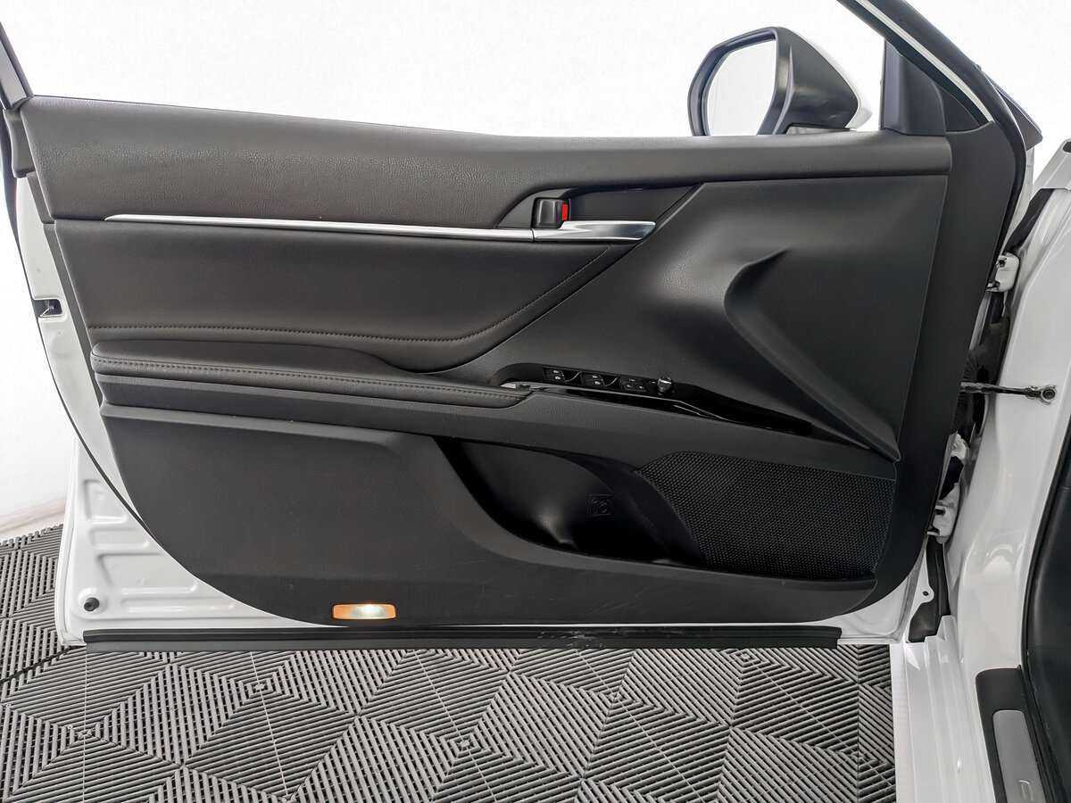 Toyota Camry 2019 года с пробегом. Фото: #18