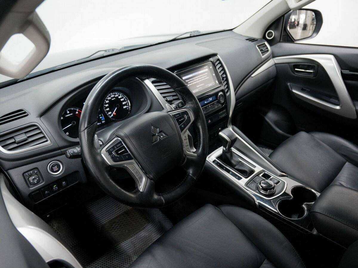 Mitsubishi Pajero Sport 2018 года с пробегом. Фото: #9