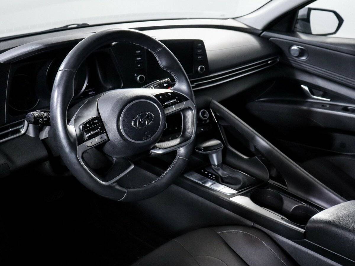 Hyundai Elantra 2021 года с пробегом. Фото: #9