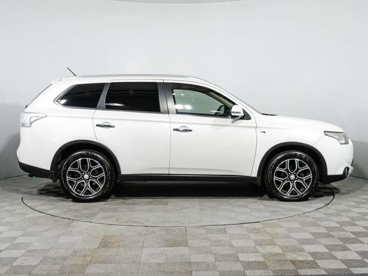 Mitsubishi Outlander 2014 года с пробегом. Фото: #3
