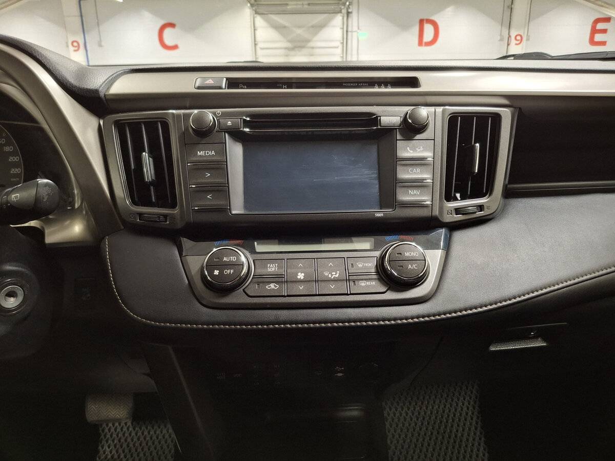 Toyota RAV4 2014 года с пробегом. Фото: #14