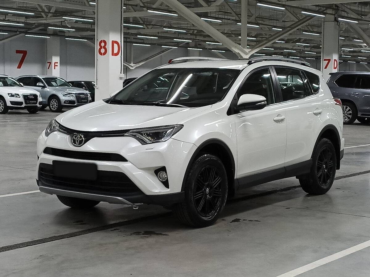 Toyota RAV4 2017 года с пробегом. Посмотреть фото