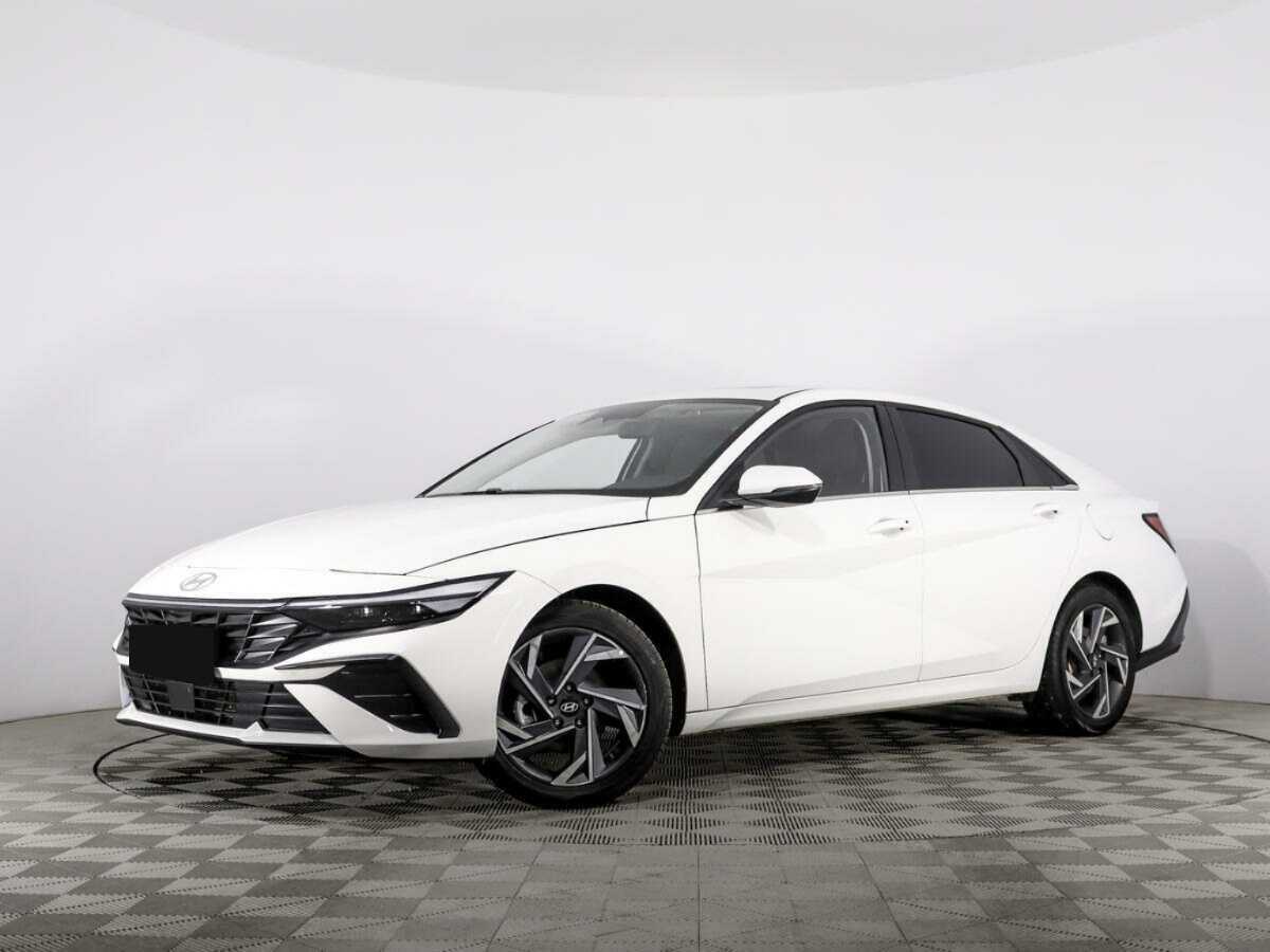 Hyundai Elantra 2024 года с пробегом. Посмотреть фото